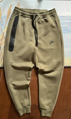 Nike Tech Fleece Tracksuit Bottoms – Modern Style Meets Ultimate Comfort